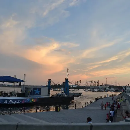 아파트 Apartament Lux Port Turistic 만갈리아